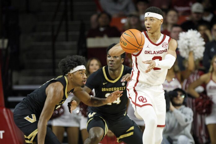 Johnell Davis Leads Arkansas to Victory Over Vanderbilt 90-77
