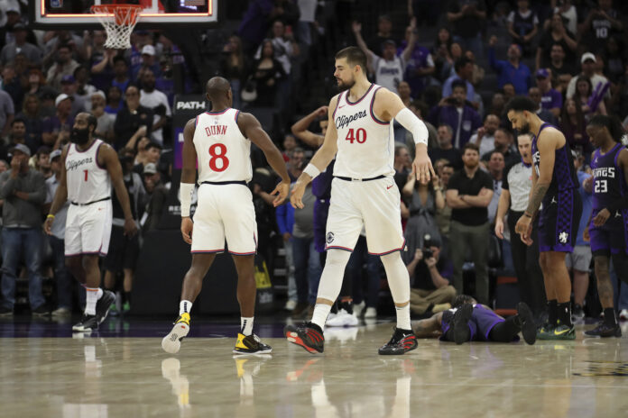 Clippers hold off Kings